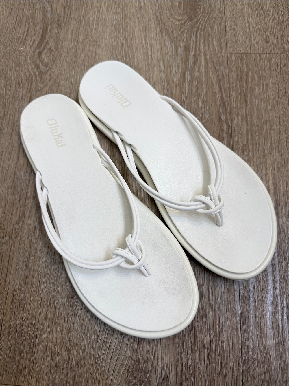 OluKai White Knotted Strap Flip Flop Sandals